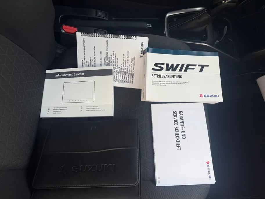 Suzuki Swift 1.2 Style Smart Hybrid Automaat | Climate Control | Stoelverwarming | Navigatie | Dodehoek detectie | Achteruitrijcamera | Adapt. Cruise Control | 12 maanden garantie