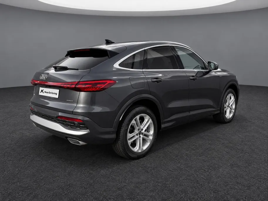 Audi Q5 Sportback e-hybrid quattro Advanced edition 299 PK · Techniekpakket plus · Panorama-glasdak · Trekhaak, elektr. wegklapbaar