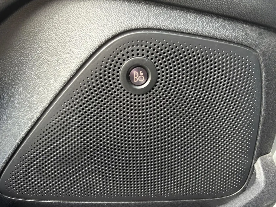 Ford Fiesta 1.0 EcoBoost Titanium | 1e Eigenaar | NL-Auto | Nieuwe distributieriem | Camera | Adaptive Cruisecontrol | Voorruitverwarming | B&O Audio | Navigatie | Apple Carplay&Android Auto | Climate Control | Dealer onderhouden |