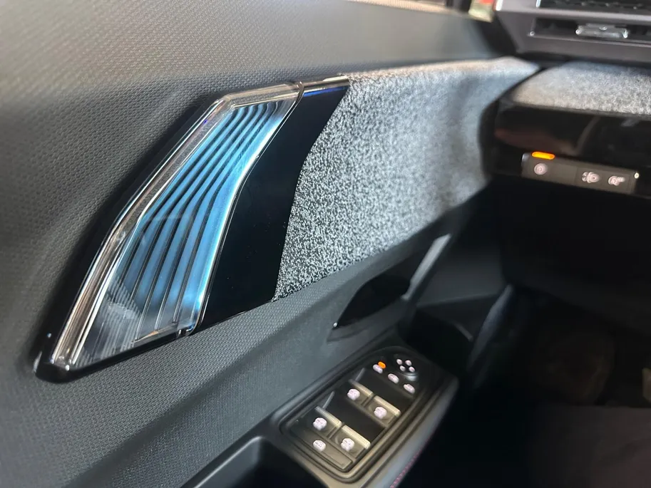 Renault Clio Techno | 1.800,- Euro Voorraadkorting | Camera | Climate Control﻿ | Draadloze oplader | 18 Inch velgen | Dode hoek Detectie | Sfeerverlichting