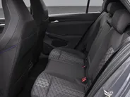 Volkswagen Golf 1.5eTSI/150PK R-Line · Navigatie · Trekhaak · Apple/Android Car Play · Dodehoeksensoren · Stoelverwarming ·  Garantie t/m 08-01-2031 of 100000km.