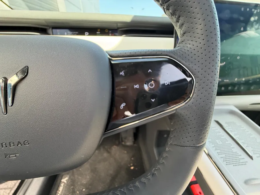 Voyah Courage Business Edition 80 kWh | Demo | Zeer compleet | 476 km range | Open dak | Stoel koeling & verwarming & memory |
