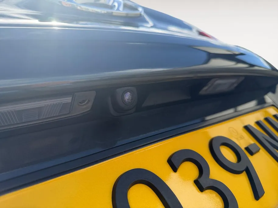Hyundai Kona EV Fashion Design 39 kWh | Zeer nette auto | Dealer onderhouden | SOH 89,7% | Zeer compleet | Stoel & stuurverwarming | Apple Carplay / Android Auto |
