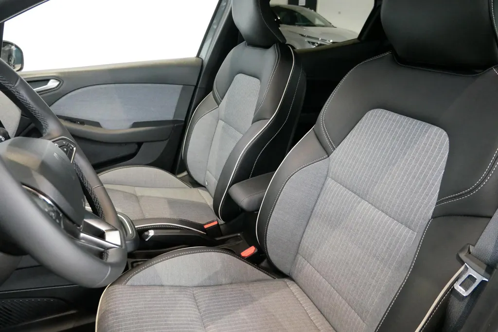 Renault Clio 1.6 E-Tech Full Hybrid 145 techno *Automaat*Navi+Camera*Parkeersensoren*Climate Control