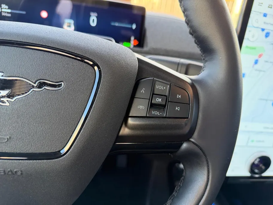 Ford Mustang Mach-E Standard RWD 73 kWh | Automaat | Pano dak | Adapt. Cruise control | BLIS | B&O audio | 360 graden camera | Parkeersensoren voor en achter | Elektr. achterklep | Fabrieksgarantie |
