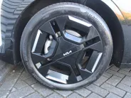Kia EV3 GT-Line 81.4 kWh | Stuur-/stoelverwarming | Schuifdak | Camera | Dodehoek detectie | Elek. stoelverstelling | 19' LM | LED | Telefoonlader |