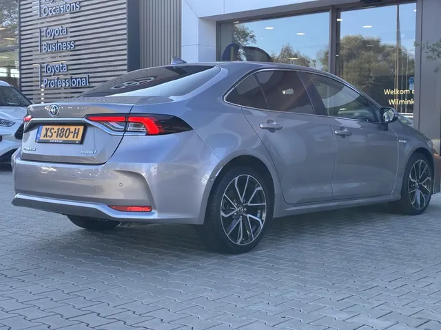 Toyota Corolla 1.8 Hybrid Executive | Leer | All Seasons