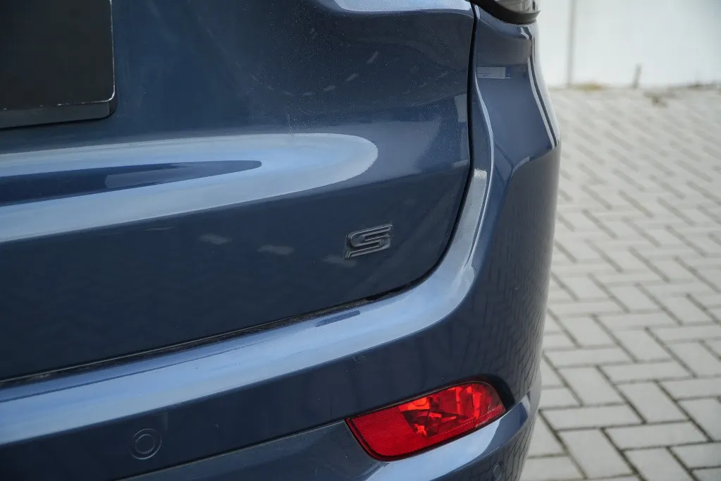 Jeep Compass 4xe 240 PK Hybrid S | Leder | Pano | Safety | Winter | 19'