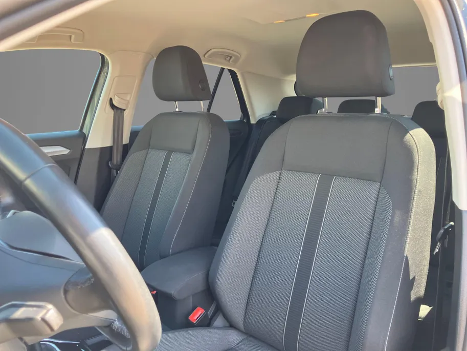 Volkswagen T-Roc 1.0TSI/110PK Life Business · Navigatie · Apple/Android Car Play · Stoelverwarming · Garantie t/m 06-06-2027 of 100000km.