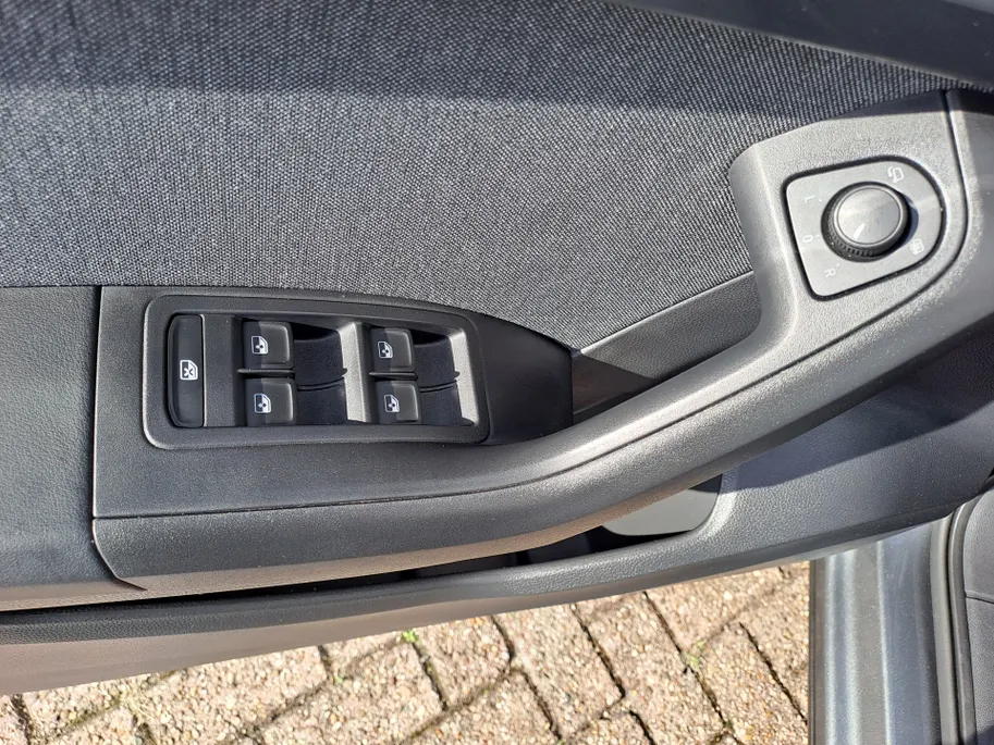 SEAT Ateca 1.5 TSI Style Business Intense | Keyless start | ECC | Navigatie | Camera | Cruise control adaptief | Apple Carplay/Android Auto | 17'' LM