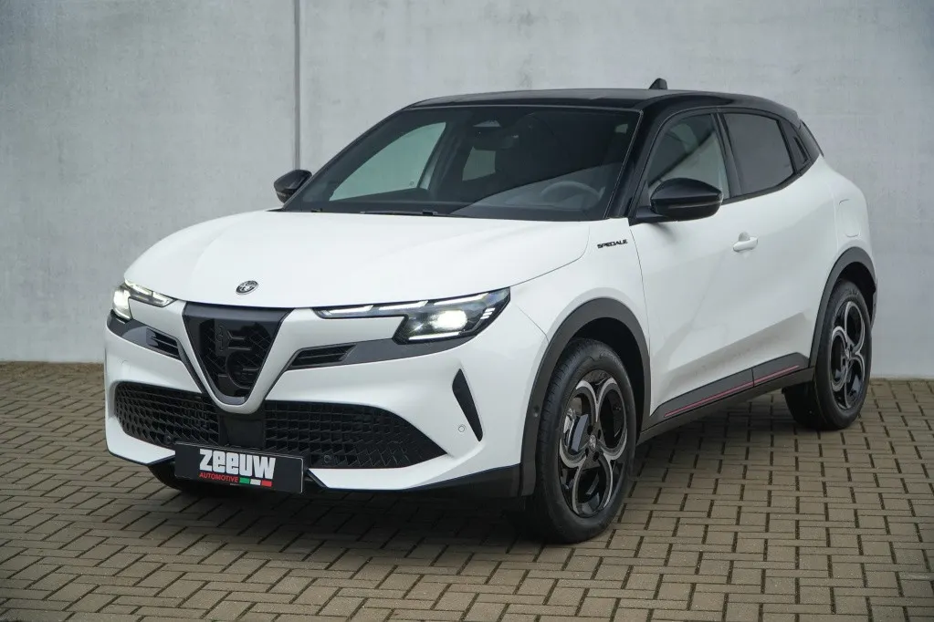Alfa Romeo Junior 1.2 Turbo 136 PK Ibrida Speciale | Techno | Camera | Navi | Carp