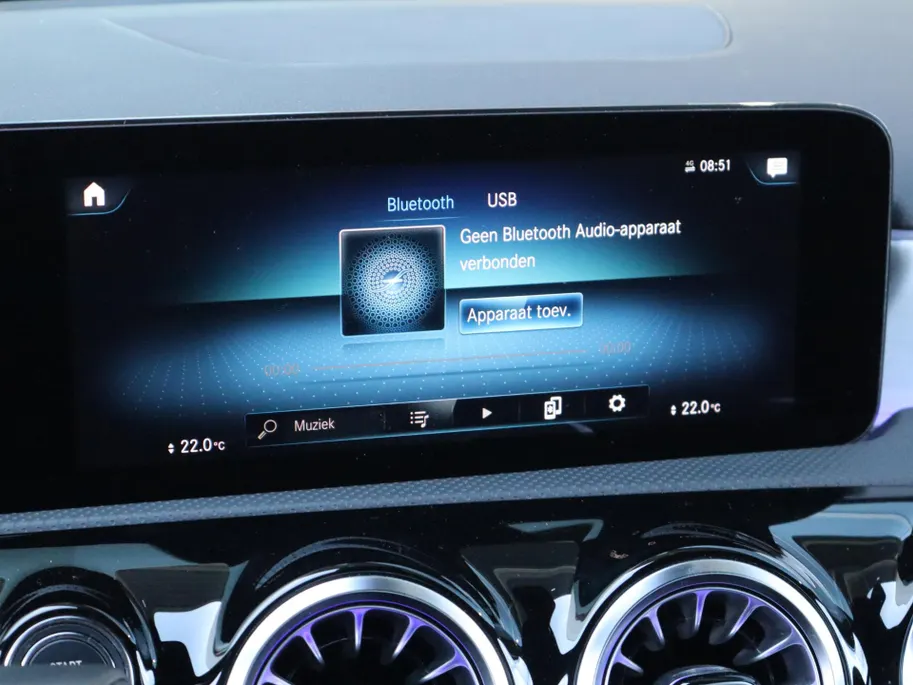 Mercedes-Benz A-Klasse 180 Business Solution AMG l Nightpakket l Achteruitrij camera l AMG Line l Ambiente lichtpakket