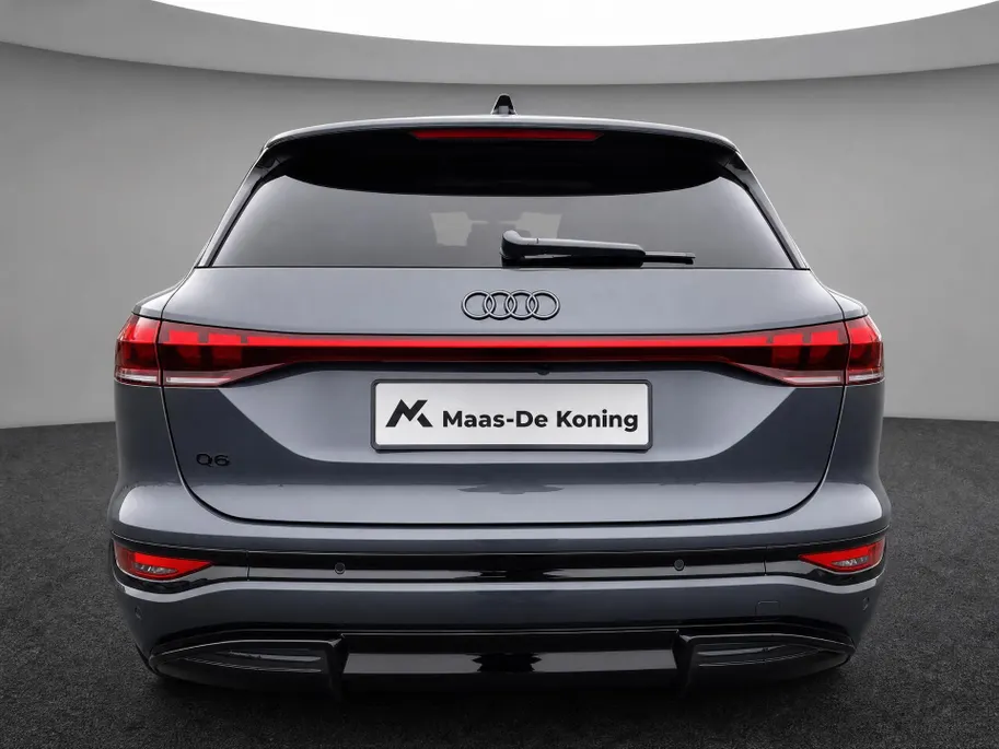 Audi Q6 e-tron S edition 83 kWh 252pk · SOH 96,3% · Panoramadak · 360 Camera · Inklap. Trekhaak ·  Luchtvering · Stuur- & Stoelverwarming · Apple/Android Car Play · Garantie t/m 13-07-2030 of 100.000km