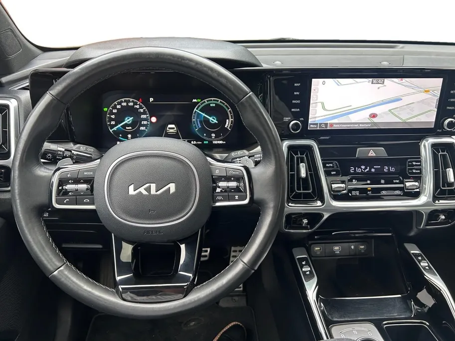Kia Sorento 1.6 T-GDI Hybrid 2WD ExecutiveLine 5p. | Apple Carplay / Android Auto | Navigatiesysteem | Elektrisch Verstelbare Voorstoelen | Bestuurdersstoel met Geheugen | Elektrisch Schuif / Kanteldak | Elektrisch Bedienbare Achterklep | Stoelverwarming + Stoelkoeli