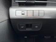 Hyundai Kona 1.6 GDI HEV Premium Sky | Schuif-kanteldak| Stoelverwarming/koeling| Lederen bekleding| Bose| Elektrische stoelen met geheugen| BOM VOL OPTIES