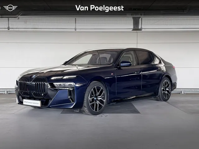 BMW i7