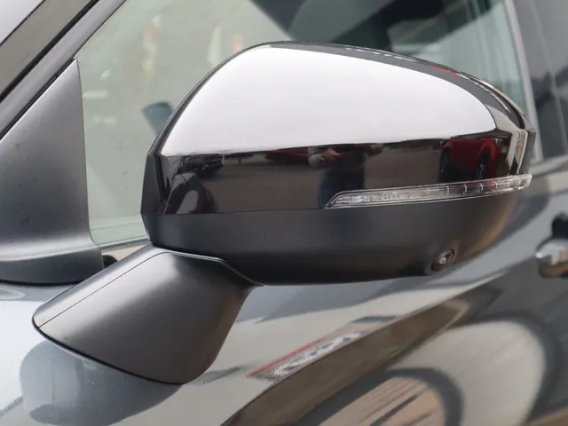 Mitsubishi Outlander 2.4 PHEV Black Edition All Seasons | Yamaha sound