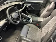 Audi Q5 Sportback 2.0 TFSI e-hybrid 367pk Quattro S edition Competition · Panoramadak · Inklap. Trekhaak · 360 Camera · Matrix LED · Elek. Stoelen · RS Carbon Styling Pack · Garantie t/m 10-12-2030 of 100.000km