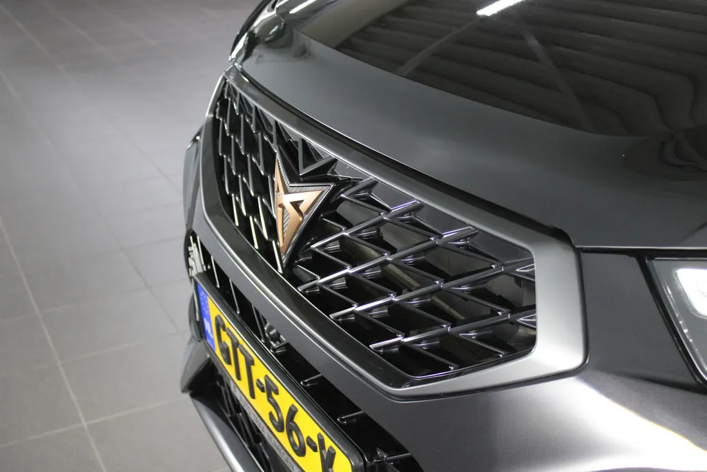 CUPRA Ateca 2.0 TSI 4DRIVE Limited Edition / Akrapovič / Pano. / Brembo / 360 Camera /