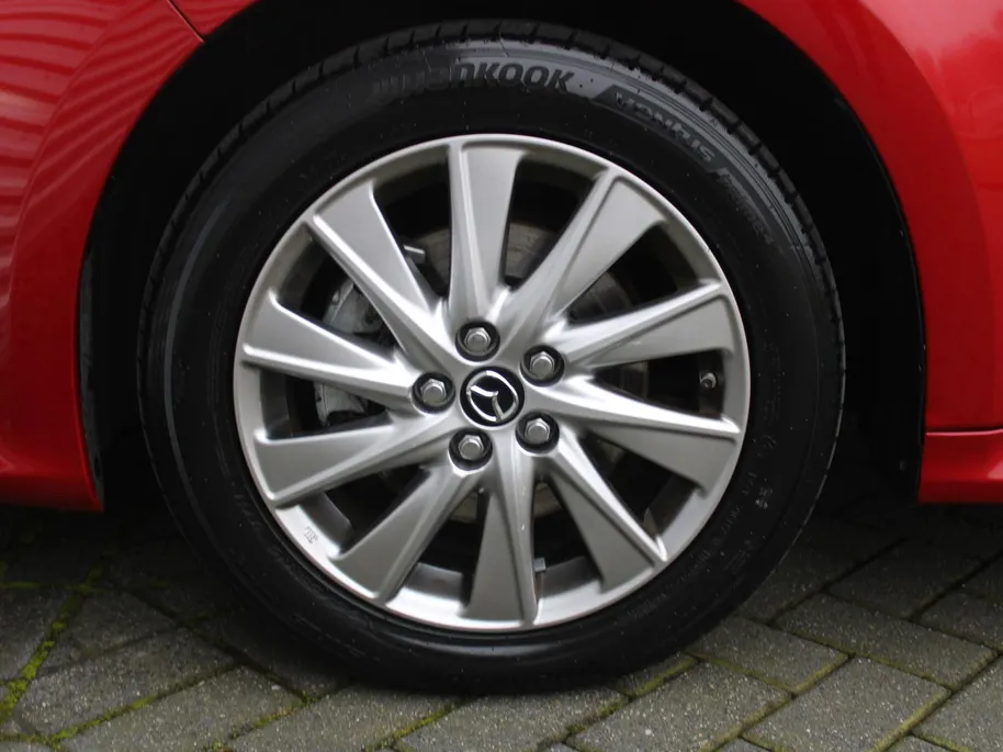 Mazda 2 Hybrid 1.5 Select | 16' LM | Stoel- & stuurverwarming | HUD | Camera | Dodehoek sensor |