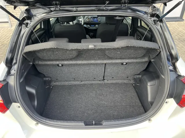 Toyota Yaris 1.5 Hybrid Bi-Tone Automaat | 16' Lichtmetalen Velgen | Climate Control | Elek. Raambediening