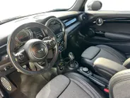 MINI 3-Deurs 1.5 Cooper | Automaat | John Cooper Works | Navigatie | Parkeersensoren | Stoelverwarming | Cruise & Climate Control | Dealer Onderhouden | 12 Maanden BOVAG Garantie