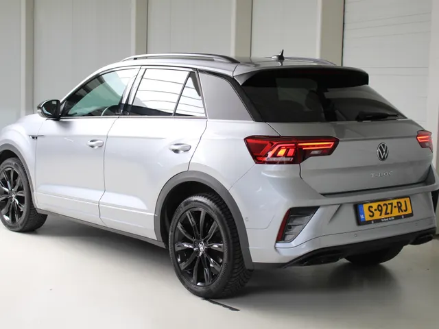 Volkswagen T-Roc 1.5 TSI R-Line DSG Automaat Blackstyle Navigatie | Climate Control | El. Achterklep | Camera | 4-Seizoenen banden