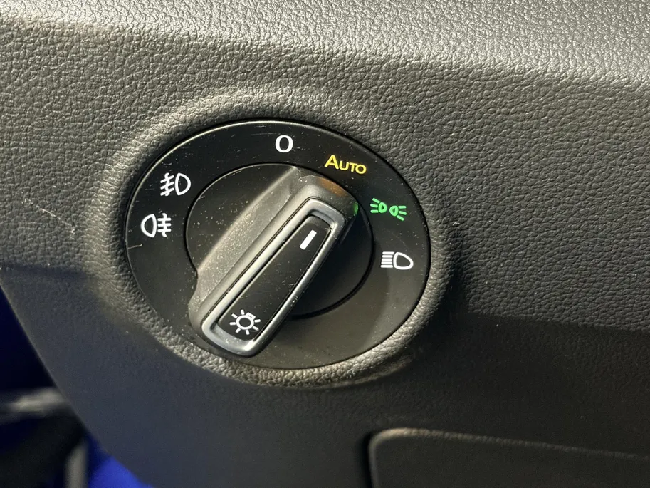 Volkswagen T-Roc 1.5 - 150PK TSI Sport | Digital Cockpit | Stoelverwarming | Navi | Apple CarPlay/Android Auto | Adaptive Cruise Control | Climate Control | Armsteun | Lichtmetalen Velgen |