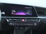 Kia Niro EV Light Edition 64.8 kWh | Camera | Cruise adapt. | Clima | 17' LM | Navi | Keyless | All season banden | 17% bijtelling |