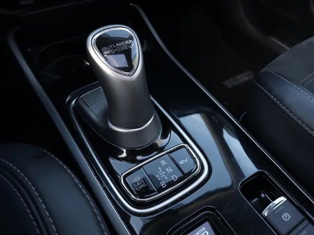 Mitsubishi Outlander 2.4 PHEV Intense+ | Trekhaak | Carplay | Standkachel