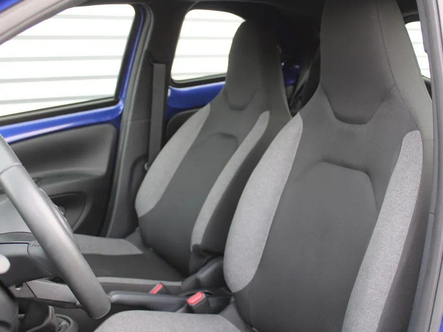 Toyota Aygo X 1.0 VVT-i MT Play | All season 17' | Apple carplay/Android auto | Cruise | Airco | Camera |