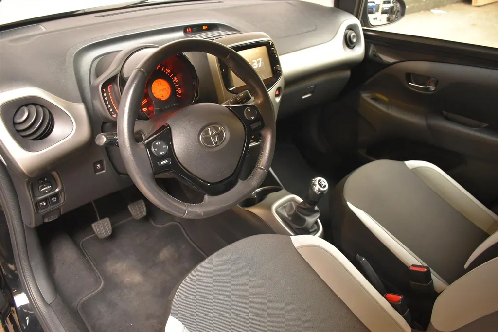 Toyota Aygo 1.0 VVT-i 69pk 5D x-play Cruise 24.000KM!