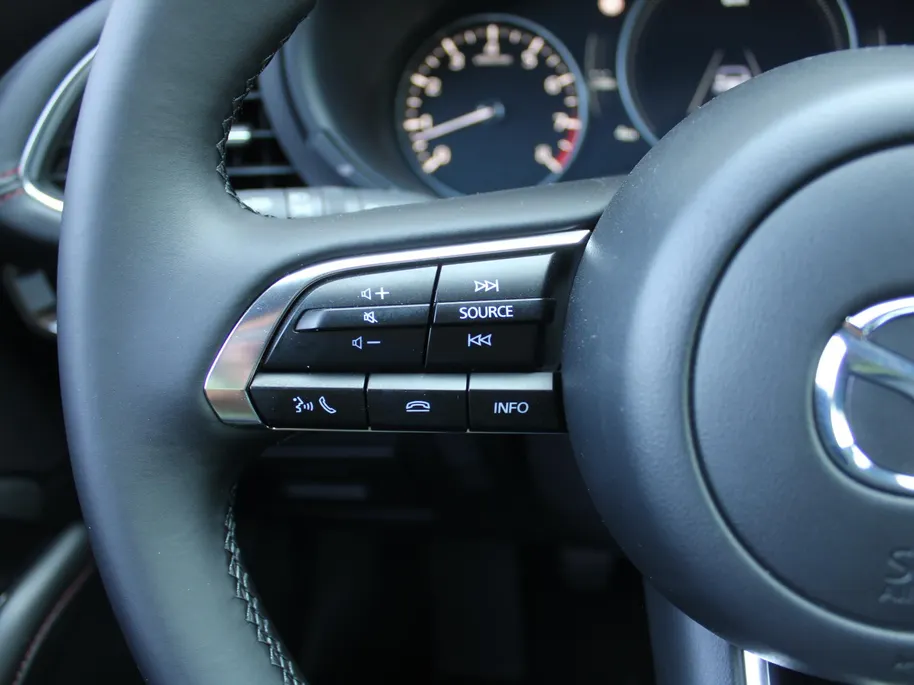Mazda 3 2.0 e-SkyActiv-X M Hybrid 186 Homura | Stoelverwarming | Camera | Dodehoek detectie | HUD | 18' LM | LED | Cruise adapt. |