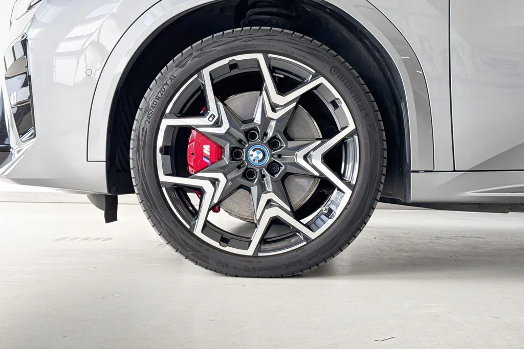 BMW iX2 eDrive20 67 kWh