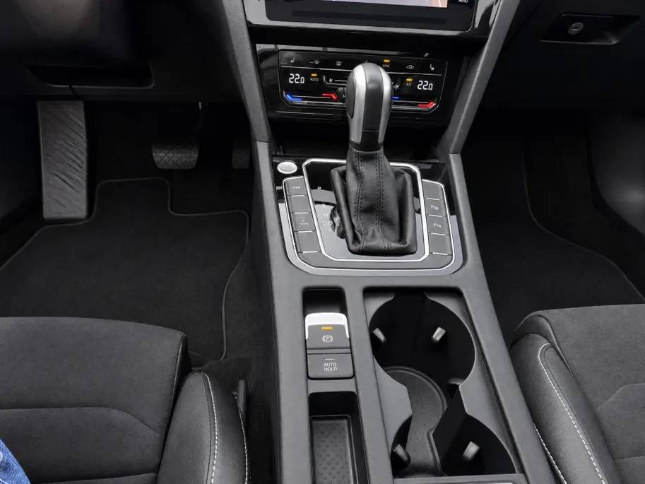 Volkswagen Passat Variant 1.4 TSI 218pk DSG PHEV GTE Business · Panoramadak · Camera · Apple/Android Car Play · Navigatie · Stoelverwarming · 18'' Inch ·