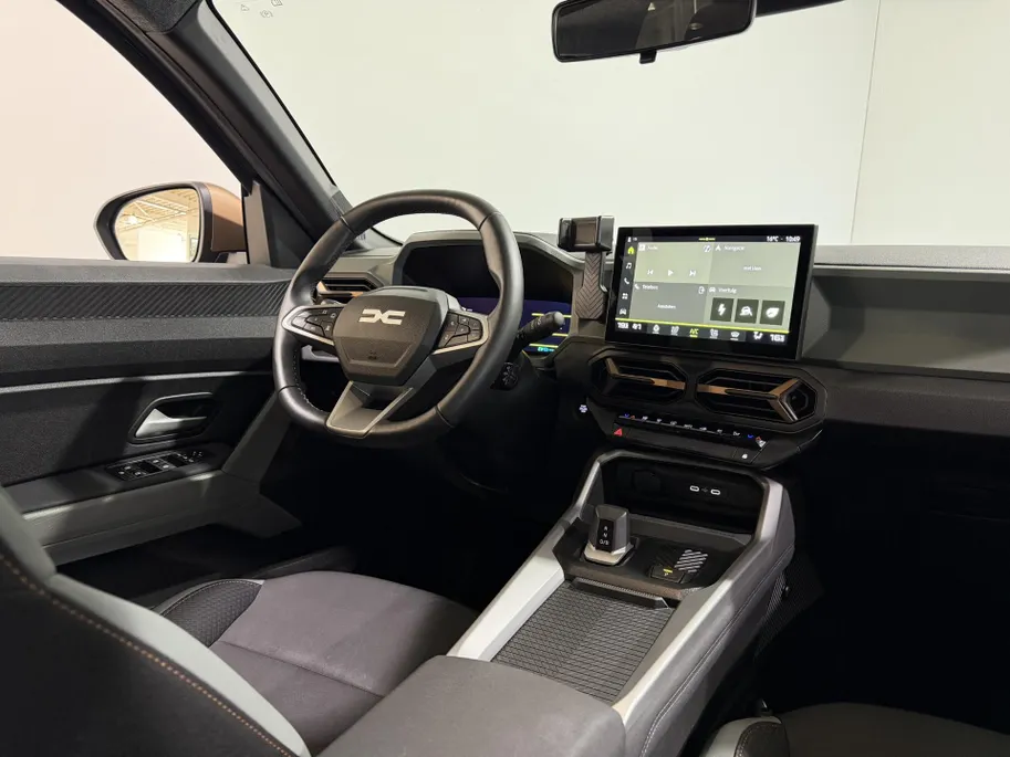 Dacia Bigster 1.8 - 155PK Hybrid Extreme Automaat | 1e eigenaar | 360 Camera | Adaptive Cruise Control | Apple CarPlay/Android Auto | Schuif/Kantel Dak | Lichtmetalen Velgen | Digital Cockpit | Full LED |