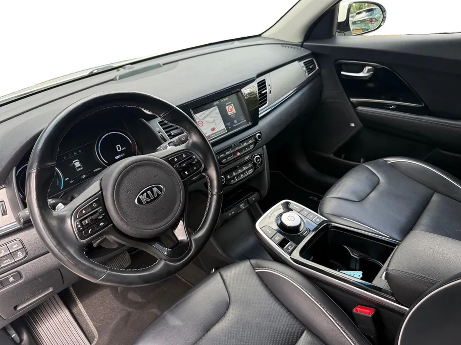 Kia e-Niro ExecutiveLine 64 kWh | Cruise Control | Climate Control | Camera | Navigatie | Stoelverwarming | Stoelventilatie | Stuurverwarming |