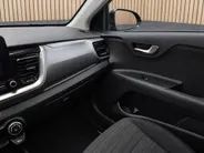 Kia Stonic 1.0 T-GDi MHEV DynamicPlusLine Dealer onderhouden | Trekhaak | Climate control | Navigatie |