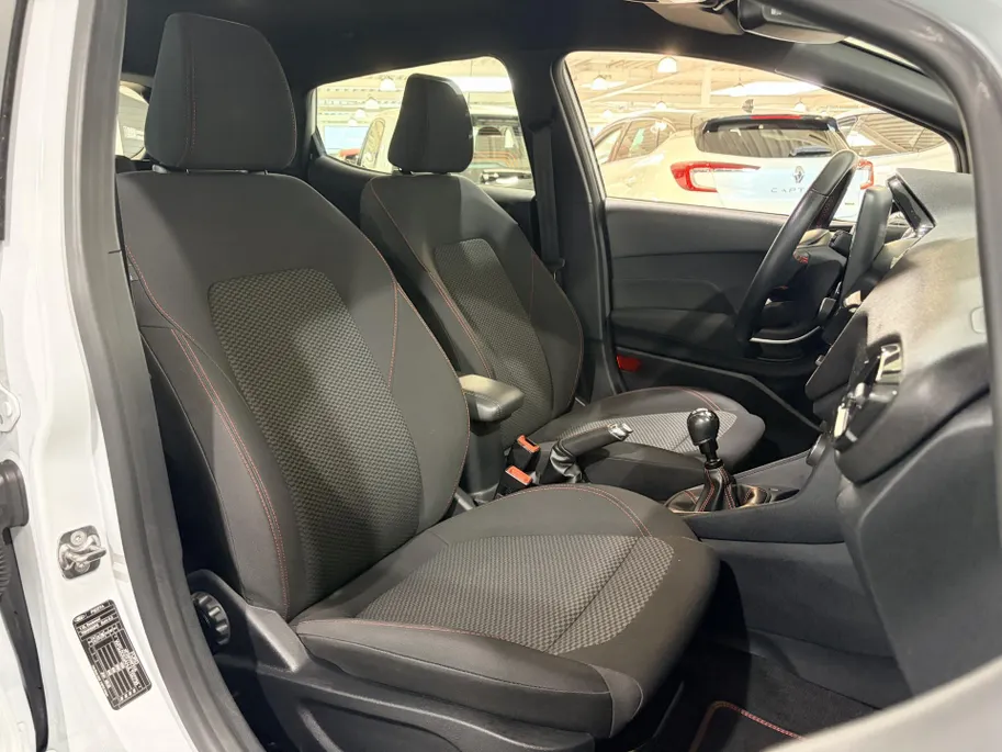 Ford Fiesta 95PK EcoBoost ST-Line | Keyless | Lichtmetalen Velgen | Climate Control | Apple CarPlay/Android Auto | LED Dagrijverlichting | Cruise Control | Armsteun | Elektrische Ramen & Spiegels |