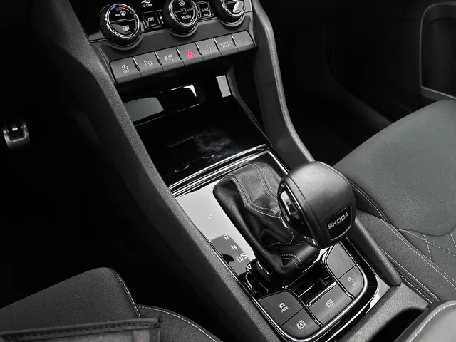 Škoda Karoq 1.5 TSI ACT Sportline Business | PANORAMADAK | 360 CAMERA | WINTERPACK | KEYLESS | NAVI | ELEKTR. ACHTERKLEP