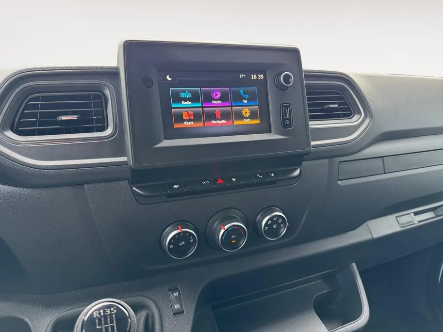 Renault Master T33 2.3 - 135PK dCi L2H2 Work Edition | BPM VRIJ | Trekhaak | Parkeersensoren | Camera | Navi | Apple CarPlay/Android Auto | Volledig betimmerd | Airco | Cruise Control |