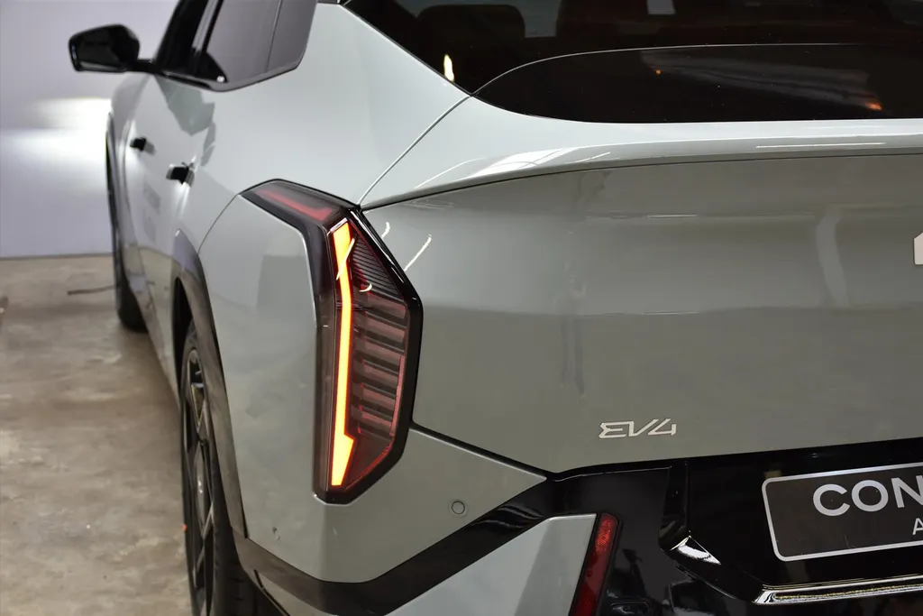 Kia EV4 FASTBACK 81,4 kWh 204PK GT-PlusLine NIEUW