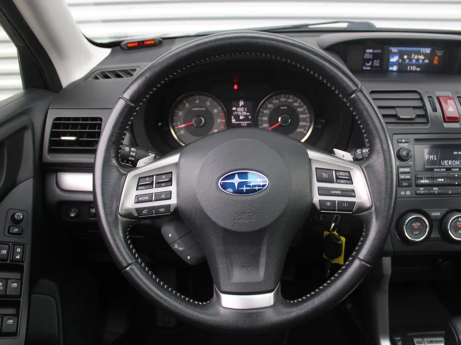Subaru Forester 2.0 Luxury Plus | Trekhaak | Camera | Stoelverwarming | Schuifdak | 17' LM | Clima | Xenon | Parkeersensor v+a | All seasons |