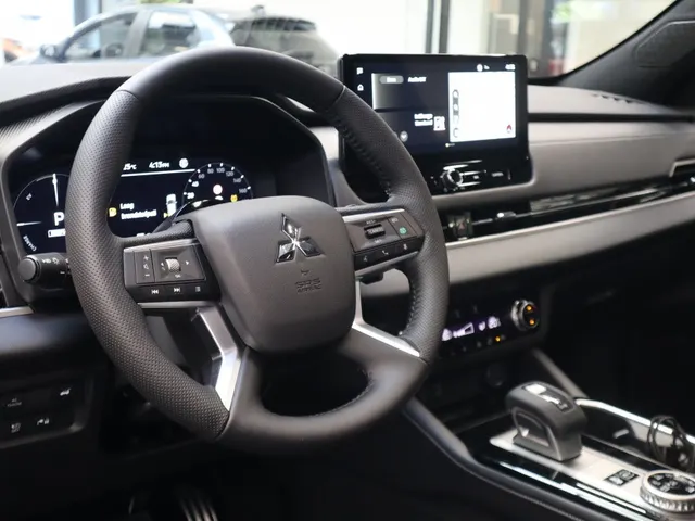 Mitsubishi Outlander 2.4 PHEV Black Edition | Stoel Massage | Schuif/Kantel Dak