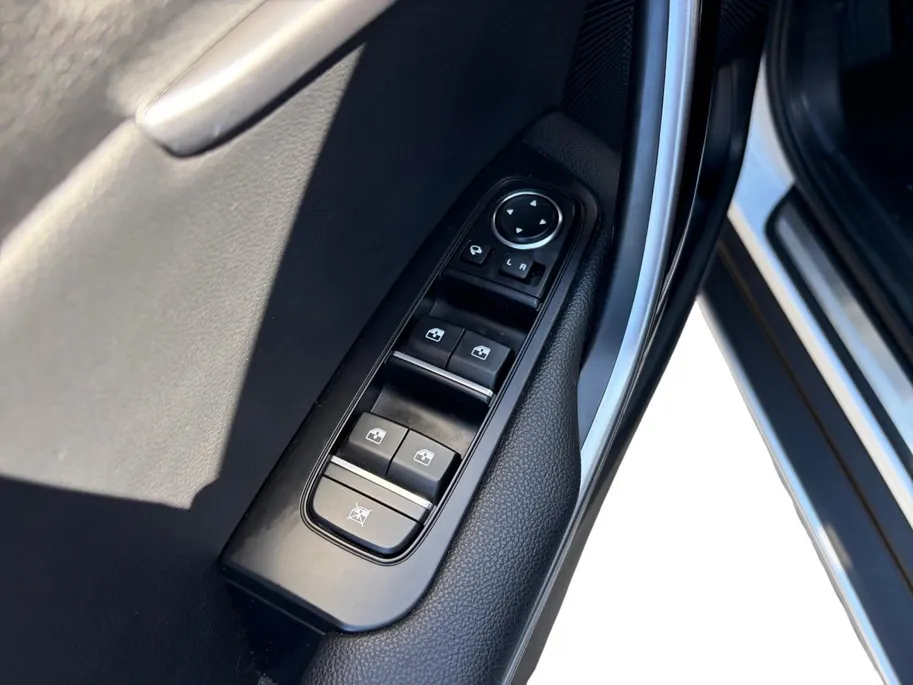 Kia XCeed 1.0 T-GDi DynamicPlusLine | Stoel- en stuurverwarming | Keyless entry/start | Achteruitrijcamera | Parkeersensoren achter | Apple/Android Carplay | Cruise control | Climate control | Navi