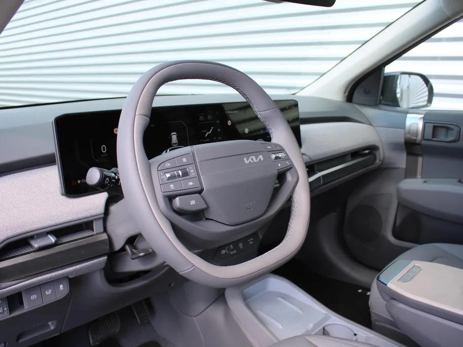Kia EV3 Plus Advanced 81.4 kWh | Nieuw | Direct leverbaar | Actieradius tot 563 km (WLTP) | 18% bijtelling | Tot € 3.000 inruilvoordeel bij aanschaf |