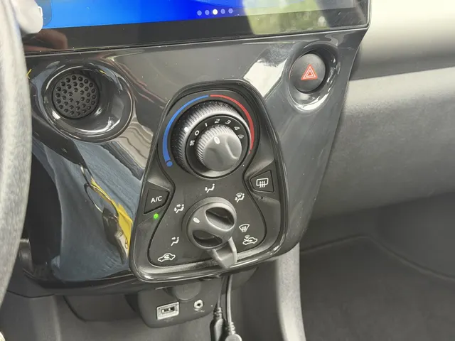 Toyota Aygo 1.0 VVT-i x-play | Android auto & Apple carplay | Navigatie | Airco |