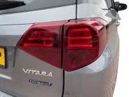 Suzuki Vitara 1.5 Hybrid Style *Automaat*Navi+Camera*Adapt. Cruise Control*Stoelverwarming*Climate Control*LM.Velgen*Trekhaak*Zeer nette auto!