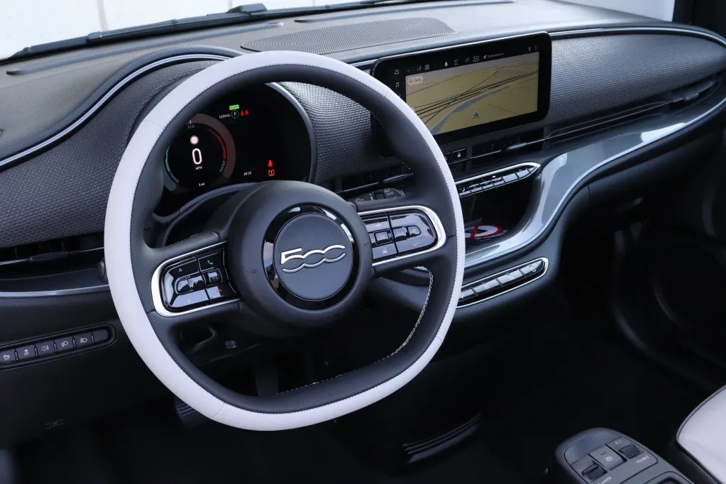 Fiat 500C La Prima by Bocelli 42 kWh | JBL | Winter | Camera | 17′