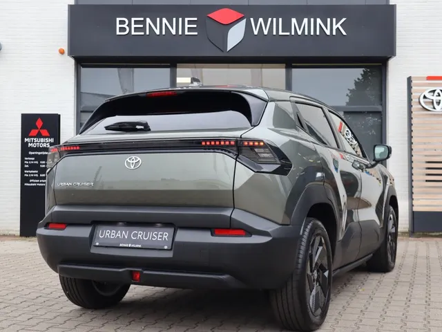 Toyota Urban Cruiser Dynamic 61 kWh | Stoel/Stuur Verwarming | Carplay |